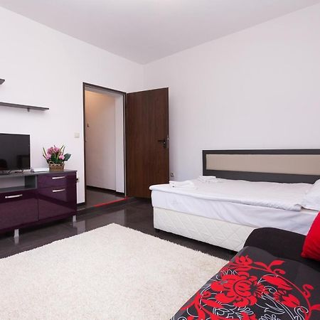 Central Beach Guest Rooms Burgasz Kültér fotó