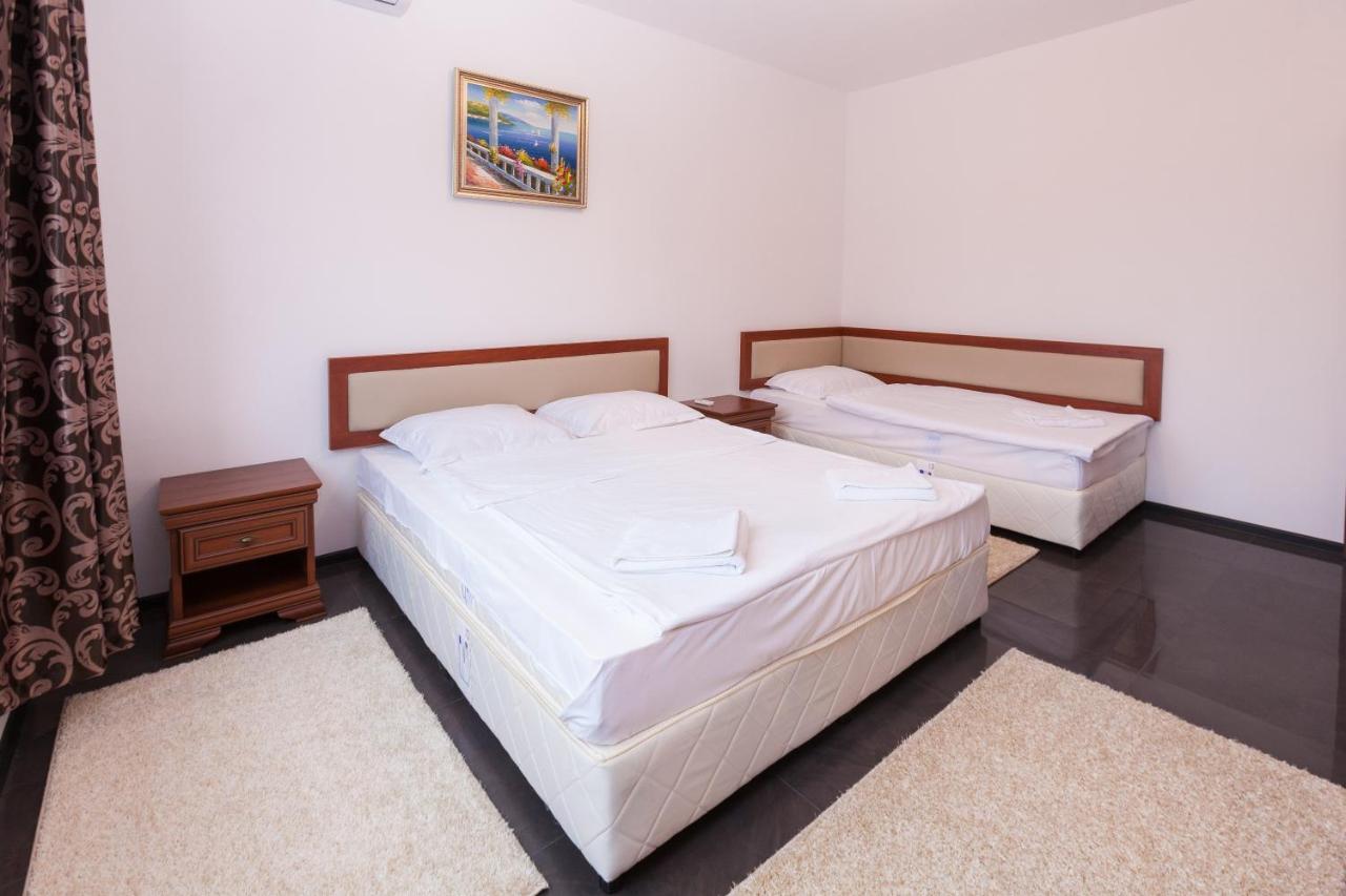 Central Beach Guest Rooms Burgasz Kültér fotó