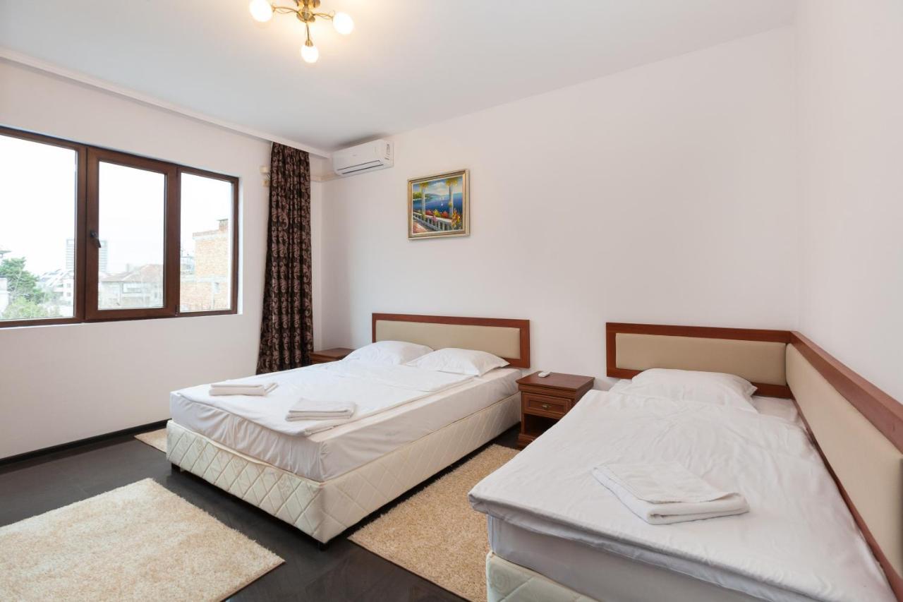 Central Beach Guest Rooms Burgasz Kültér fotó