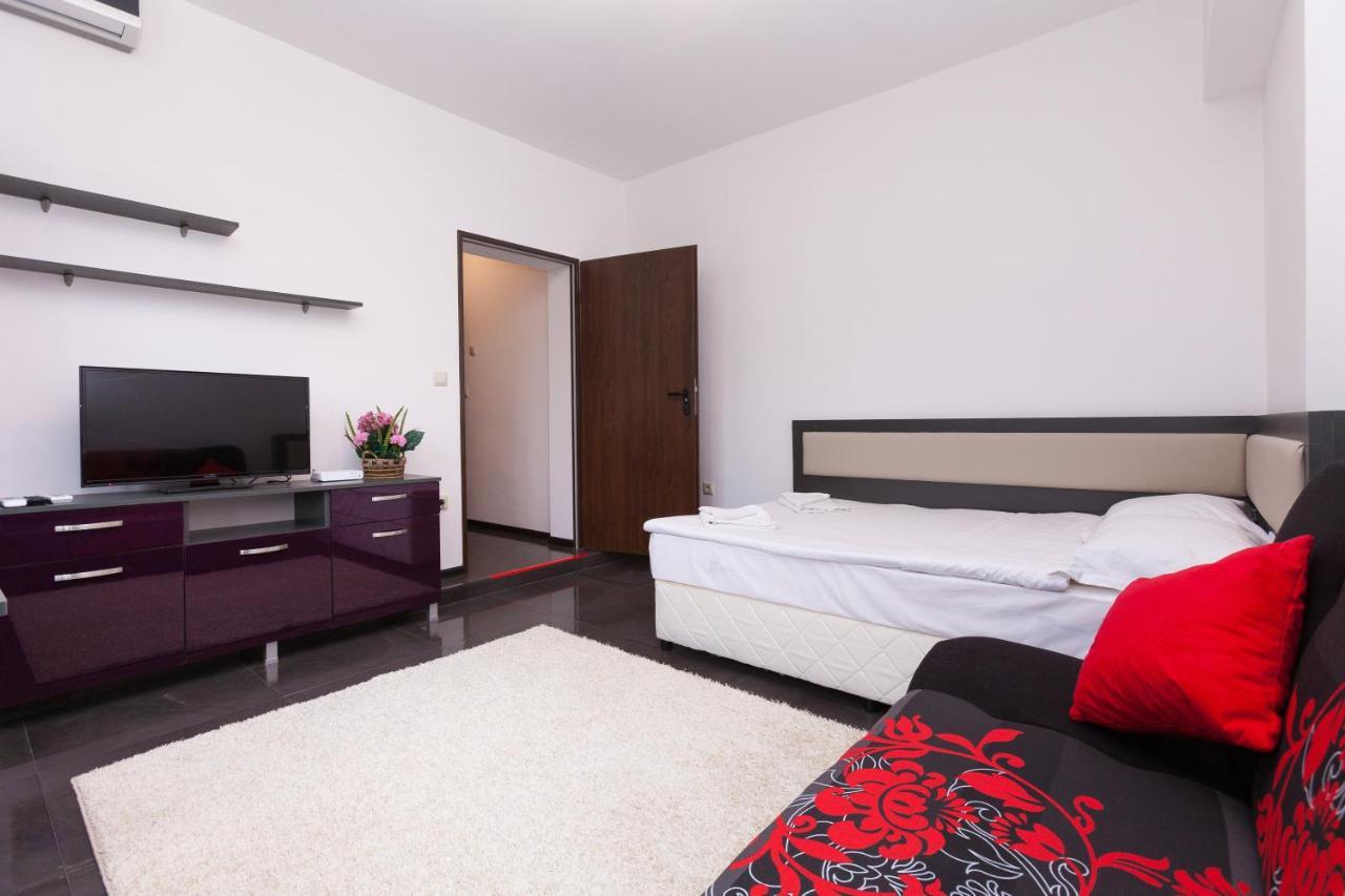 Central Beach Guest Rooms Burgasz Kültér fotó