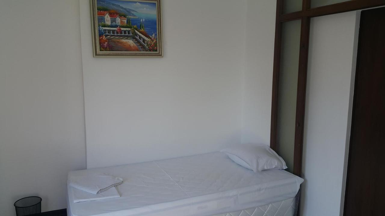 Central Beach Guest Rooms Burgasz Kültér fotó