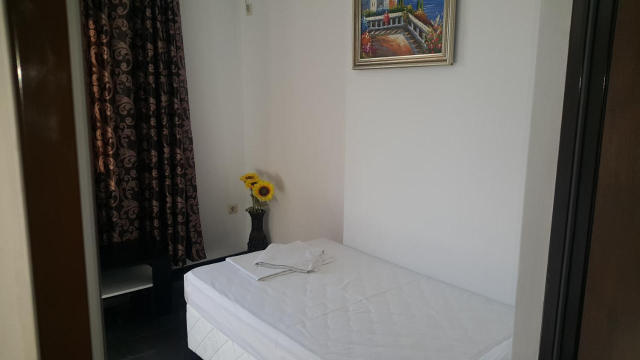Central Beach Guest Rooms Burgasz Kültér fotó