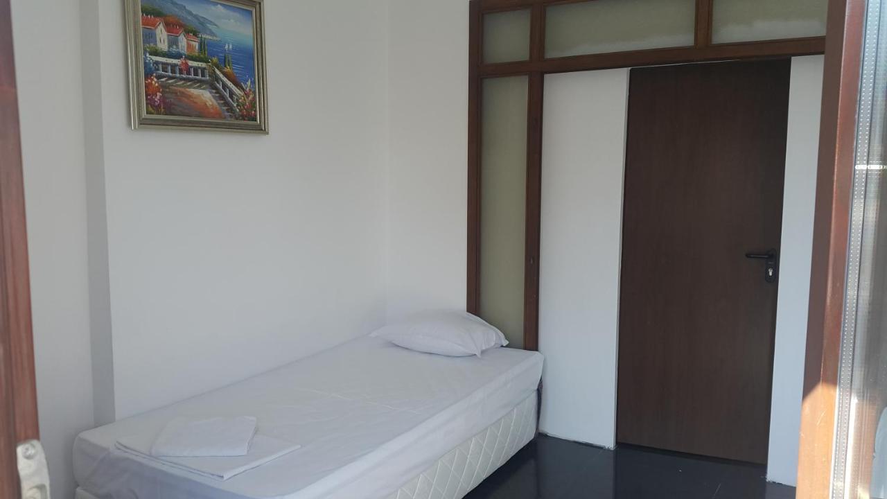 Central Beach Guest Rooms Burgasz Kültér fotó