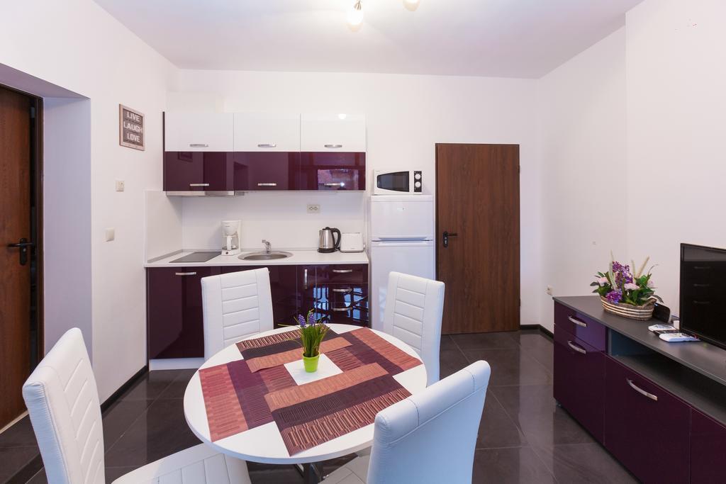 Central Beach Guest Rooms Burgasz Kültér fotó